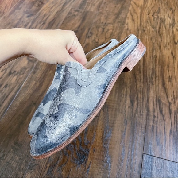 Trask • Ashley Pewter Camo Slide mule grey silver camouflage print leather - Picture 8 of 12